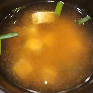 豆腐とネギの味噌汁